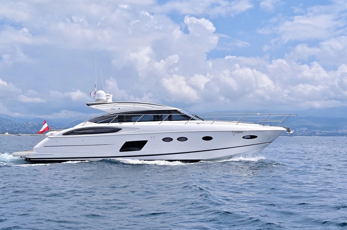 Princess V57 2013 vue profil en mer