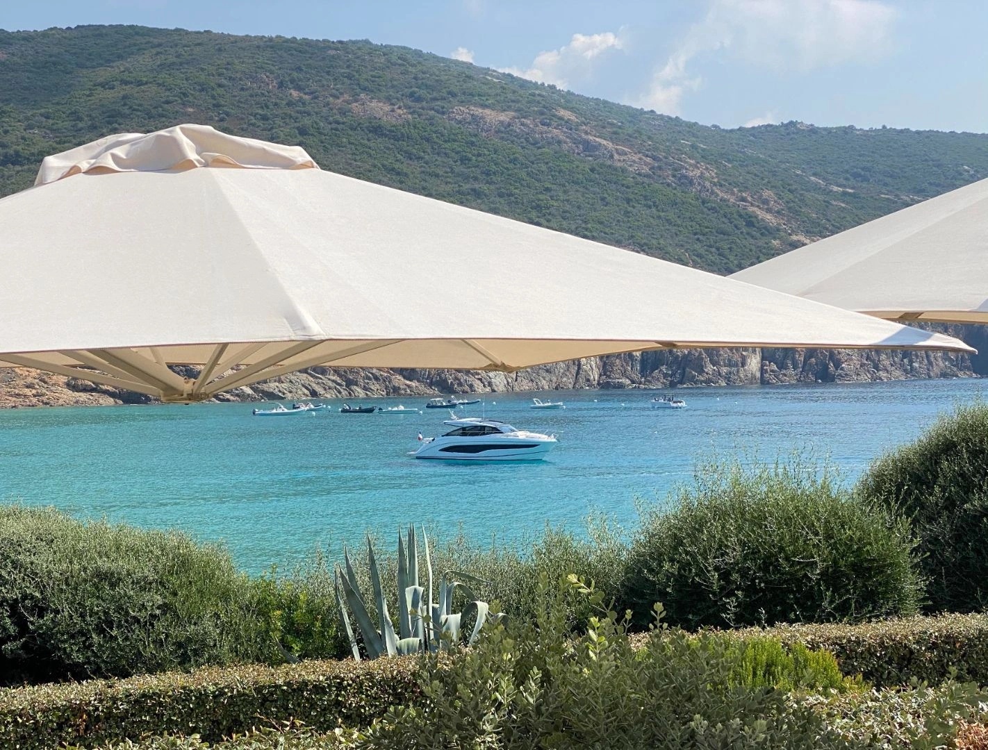Visite touristique en bateau en Corse à Arone