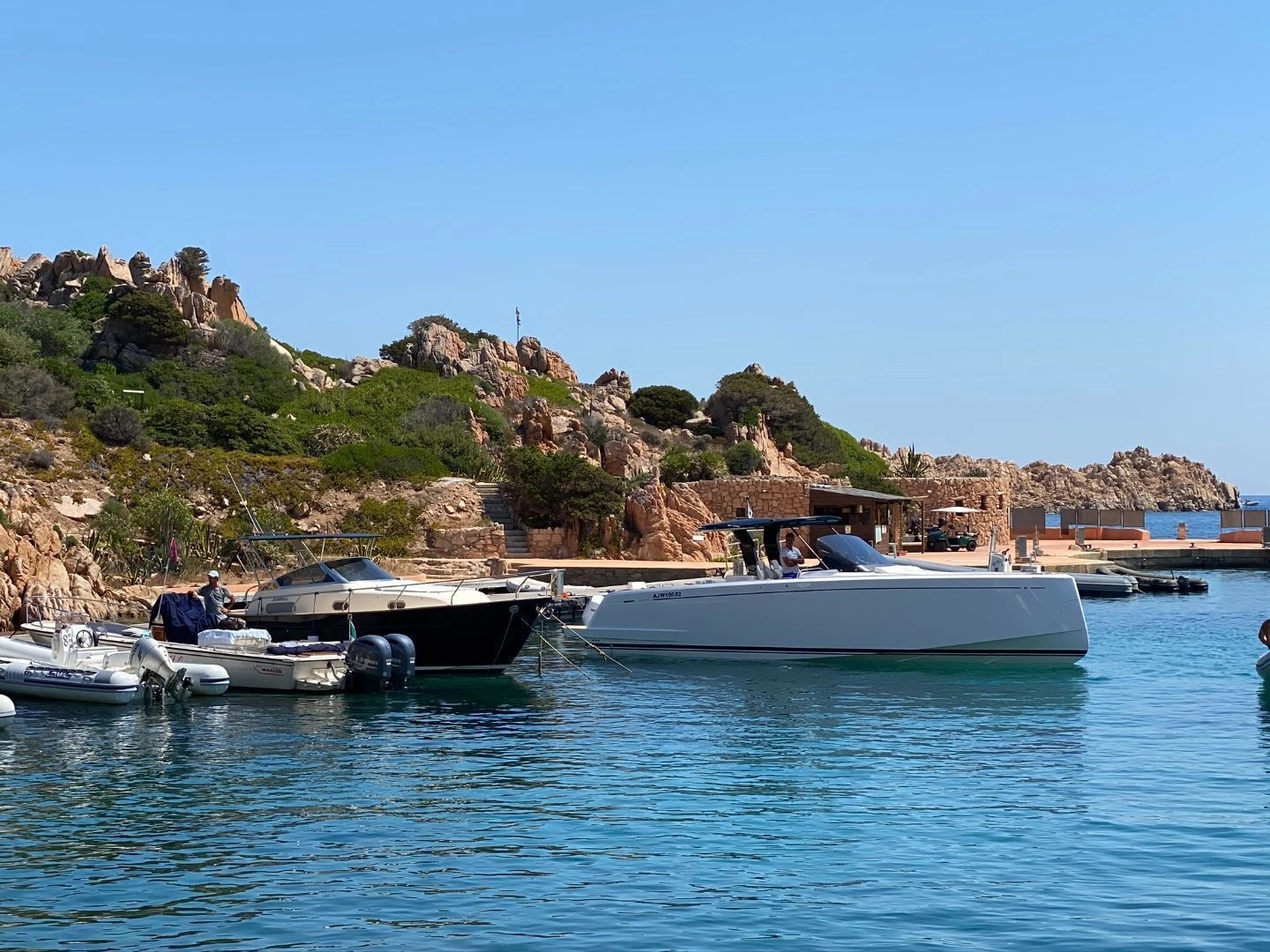 Visite touristique en bateau en Corse avec un Pardo